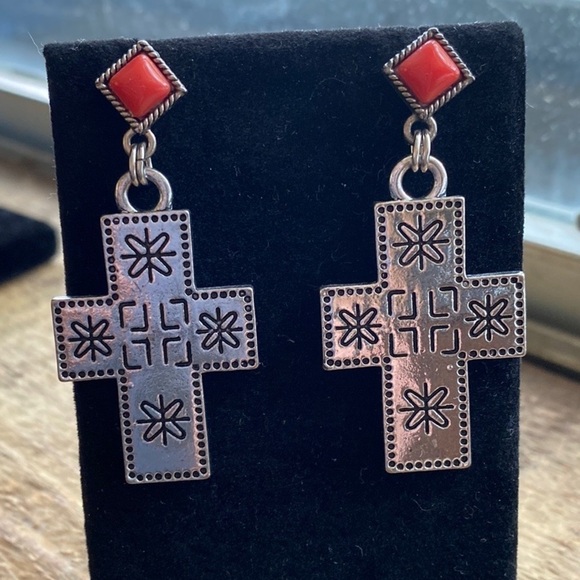 RED and silver etched cross western style post dangle‎ earrings - Picture 1 of 4